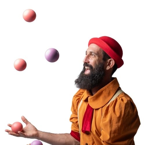 עמית עושה ג'אגלינג ב4 כדורים