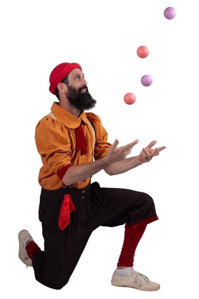 הליצן המצונן מלהטט ביום הולדת קרקס